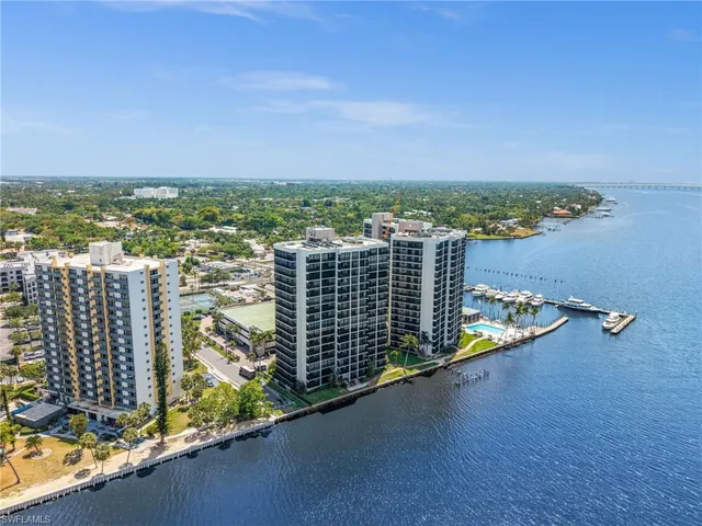 $329,900 | 1900 Virginia Avenue, Unit 902, Fort Myers, FL 33901