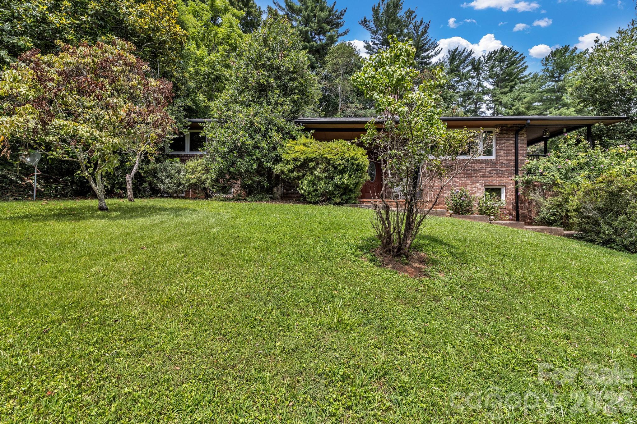 31 Mark Twain Road Asheville, NC 28805 - Photo 2 of 47