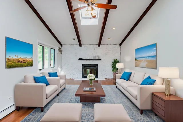 $335,000 | 25076 West Edgar Avenue, Antioch, IL 60002