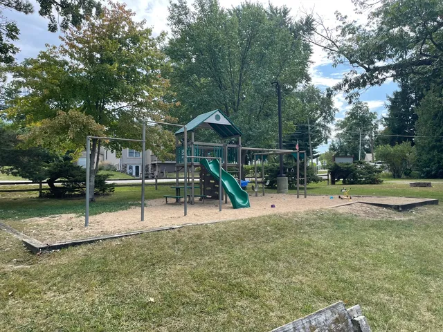 $335,000 | 25076 West Edgar Avenue, Antioch, IL 60002