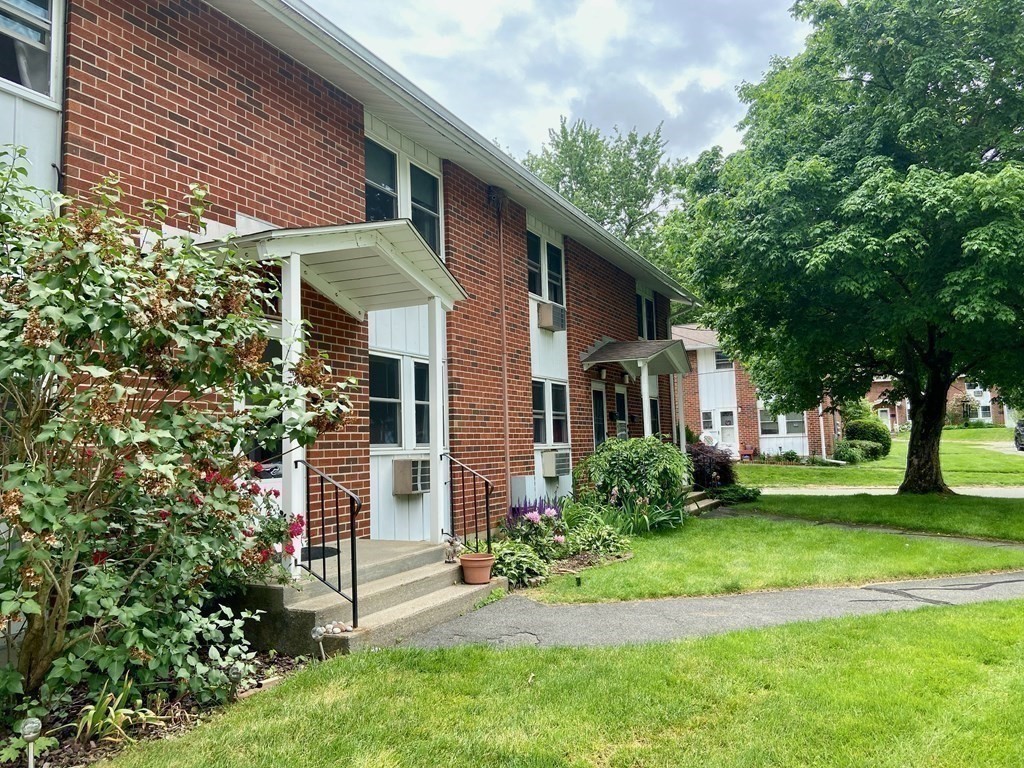 113 Manor Court, Unit 113 Springfield, MA 01118 - Photo 19 of 19 a front view of a house with a yard