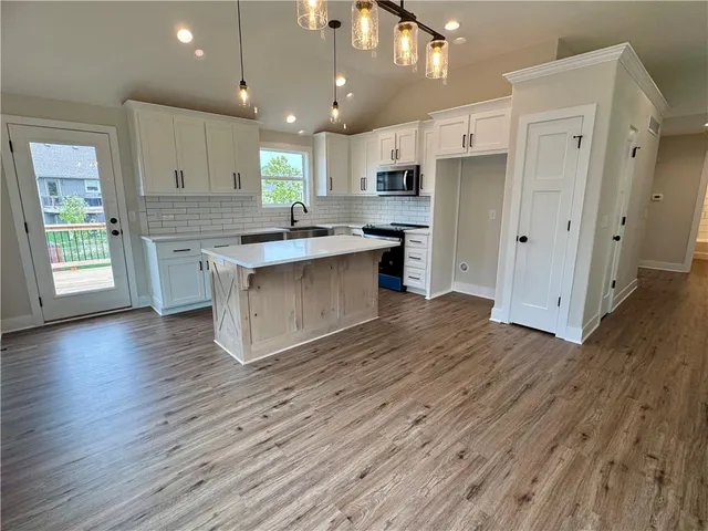 $439,950 | 15611 Sheridan Court, Basehor, KS 66007