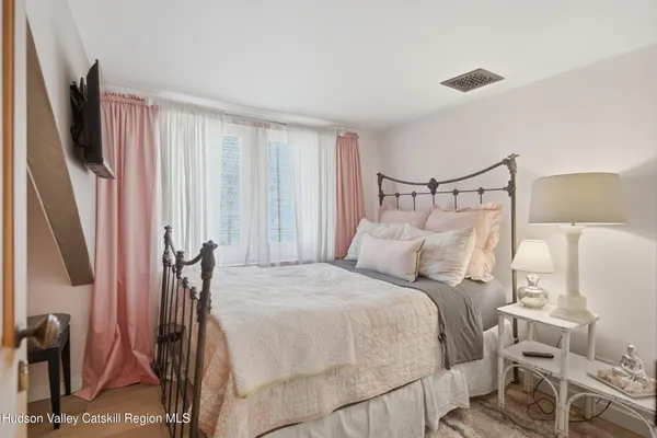 $799,000 | 128 Parsell Street, Port Ewen, NY 12466