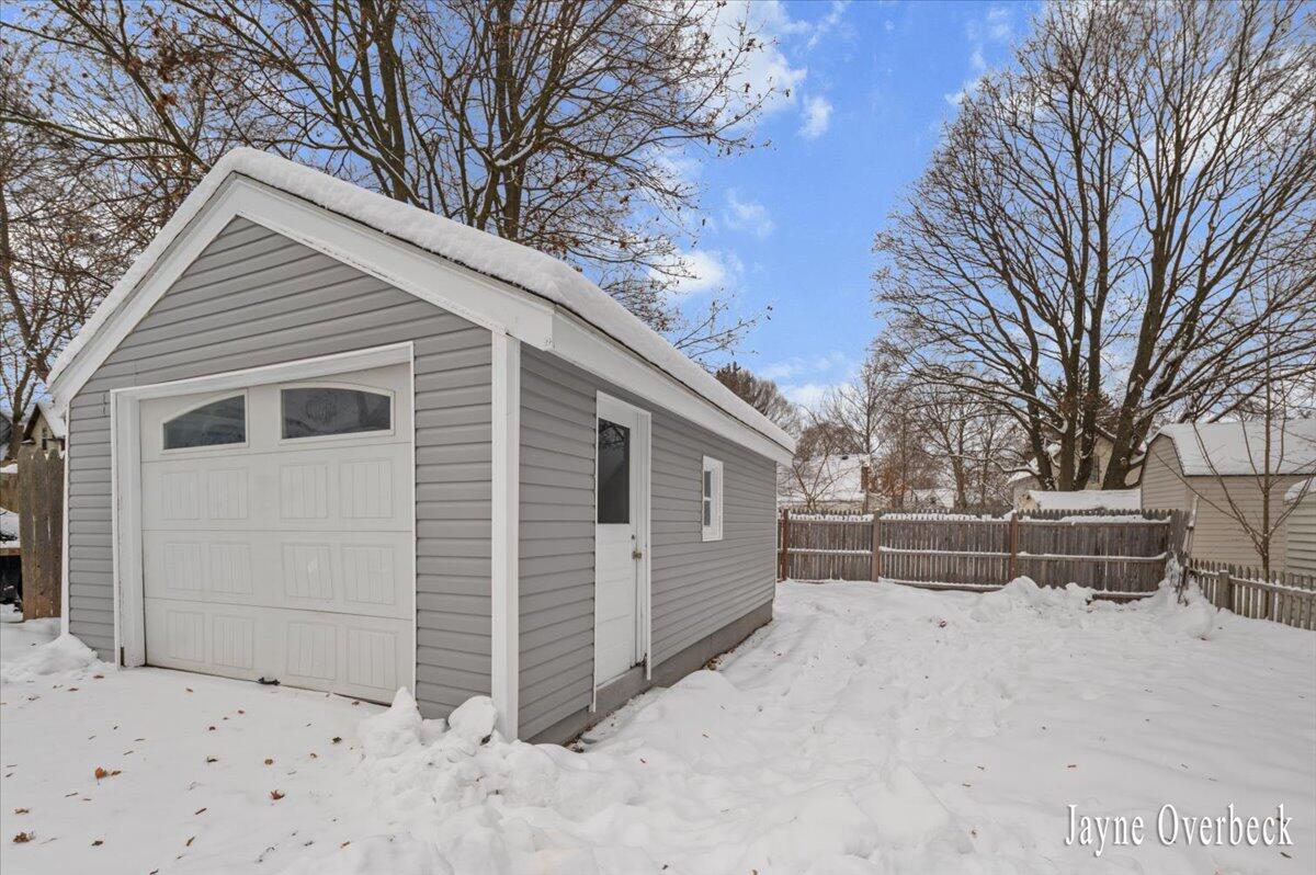 807 Pearl Street Belding, MI 48809 - Photo 22 of 23 35-DSC_9144