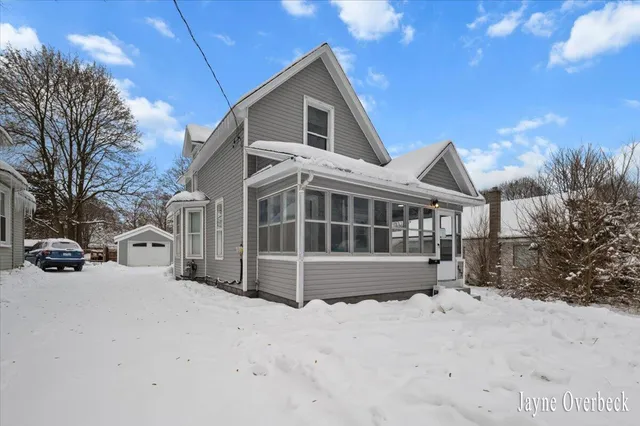 $190,000 | 807 Pearl Street, Belding, MI 48809