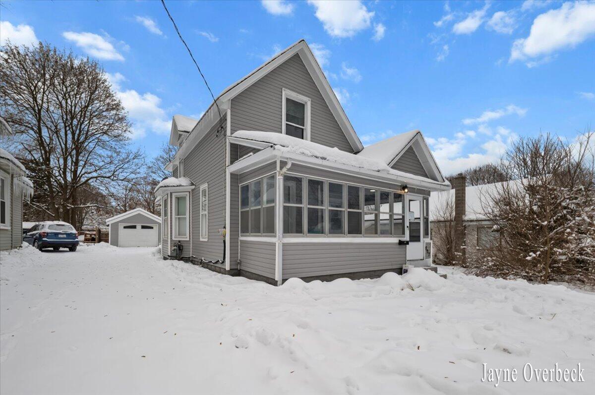 807 Pearl Street Belding, MI 48809 - Photo 4 of 23 39-DSC_9147_1