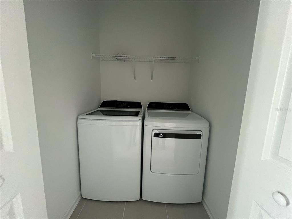 2626 Skyline Loop Kissimmee, FL 34758 - Photo 9 of 13 a utility room with dryer and washer