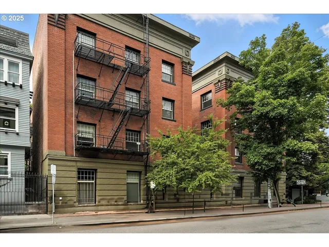 $170,000 | 2109 Northwest Irving Street, Unit 211, Portland, OR 97210