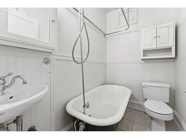 $170,000 | 2109 Northwest Irving Street, Unit 211, Portland, OR 97210