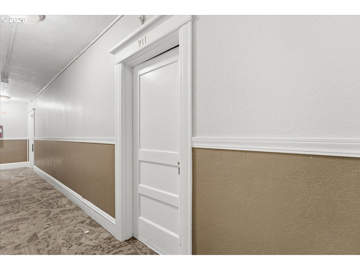 2109 Northwest Irving Street, Unit 211 Portland, OR 97210 - Photo 13 of 22