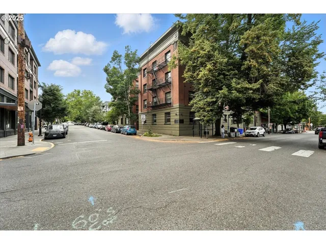 $170,000 | 2109 Northwest Irving Street, Unit 211, Portland, OR 97210