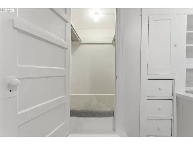 $170,000 | 2109 Northwest Irving Street, Unit 211, Portland, OR 97210