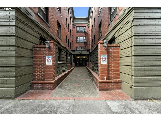 $170,000 | 2109 Northwest Irving Street, Unit 211, Portland, OR 97210