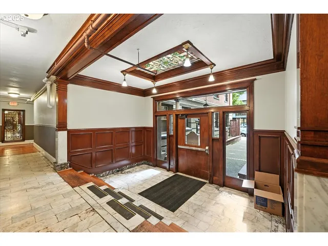 $170,000 | 2109 Northwest Irving Street, Unit 211, Portland, OR 97210