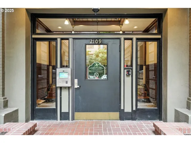 $170,000 | 2109 Northwest Irving Street, Unit 211, Portland, OR 97210