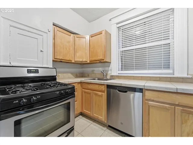 $170,000 | 2109 Northwest Irving Street, Unit 211, Portland, OR 97210