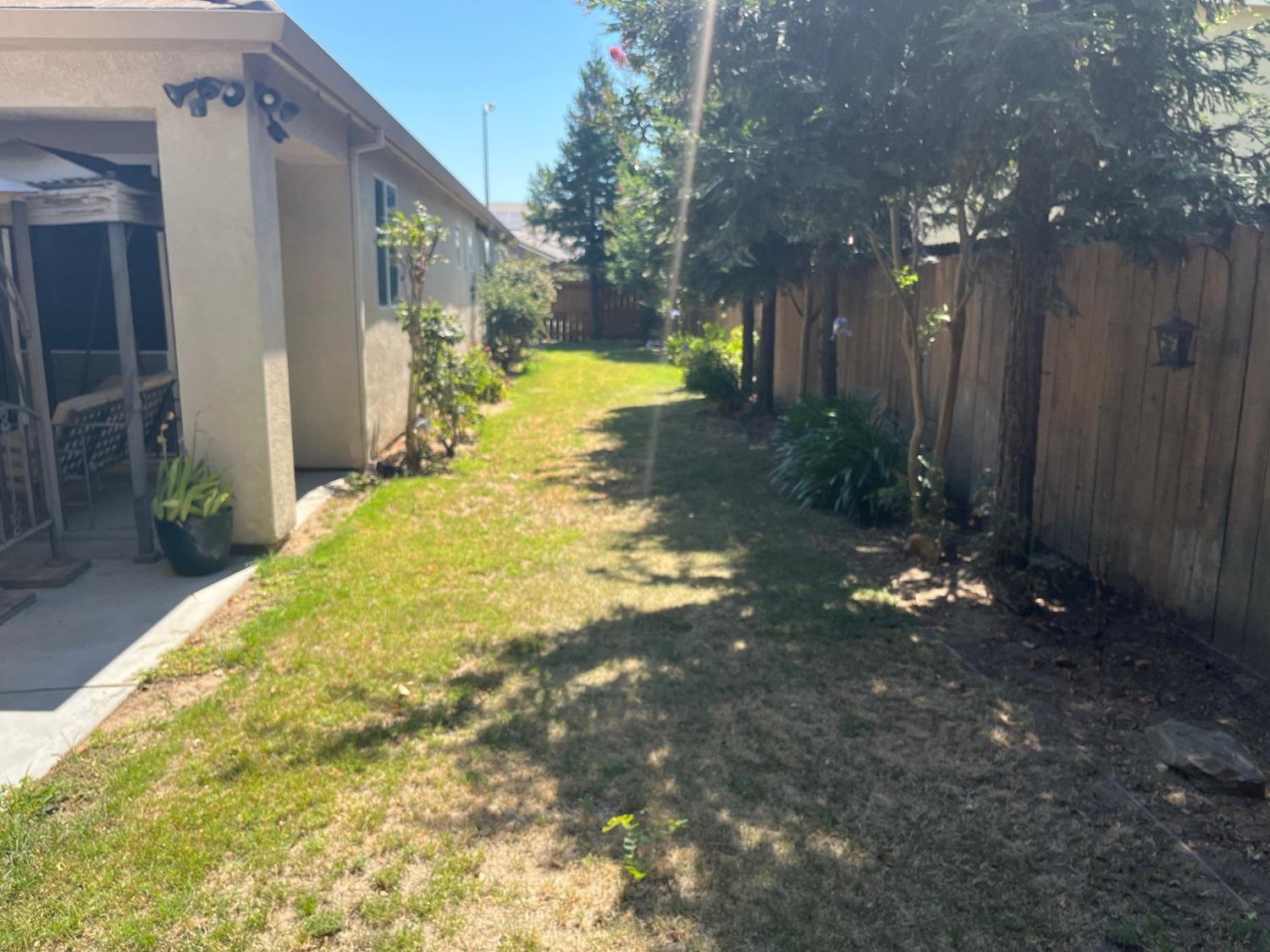 2261 Pillsbury Road Manteca, CA 95337 - Photo 12 of 15 a view of a house with backyard