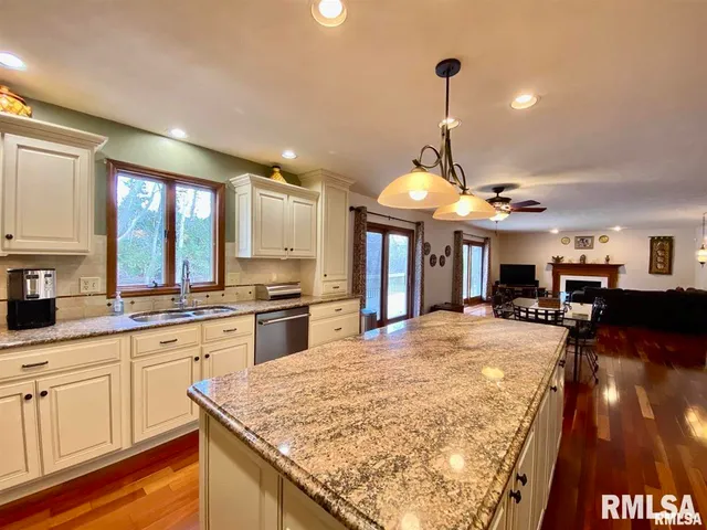 $389,900 | 209 West Morningside Drive, Peoria, IL 61614