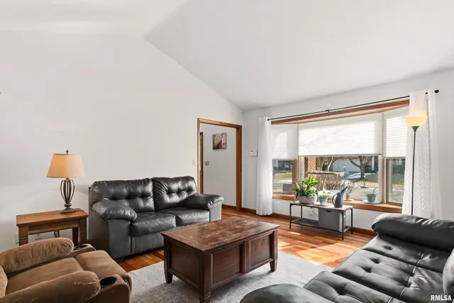 $389,900 | 209 West Morningside Drive, Peoria, IL 61614