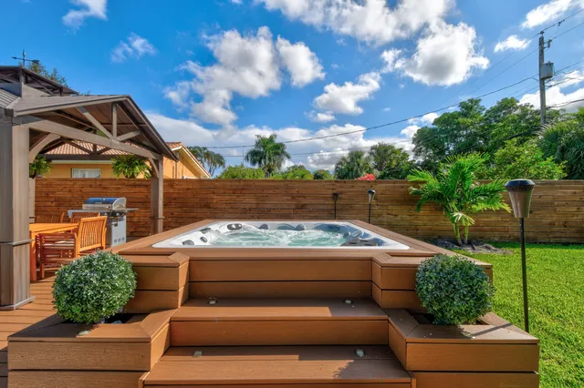 $10,500 | 7101 West Lake Drive, Lake Clarke Shores, FL 33406