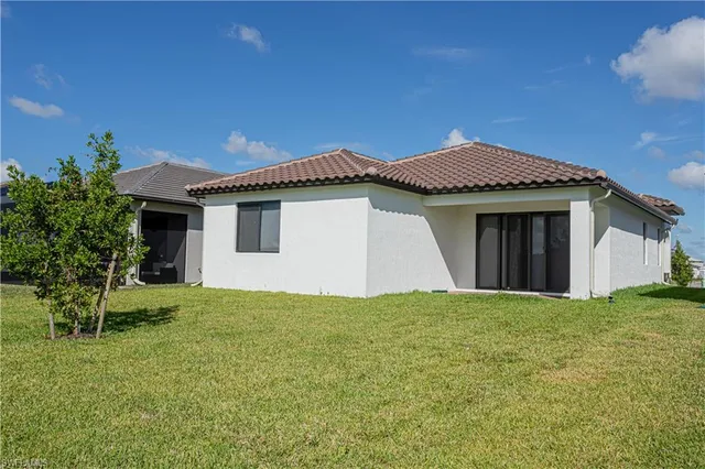 a view of outdoor space yard and an entryway