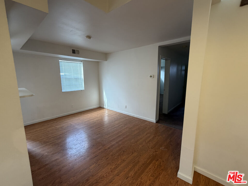 205 West Poplar Street Compton, CA 90220 - Photo 4 of 19
