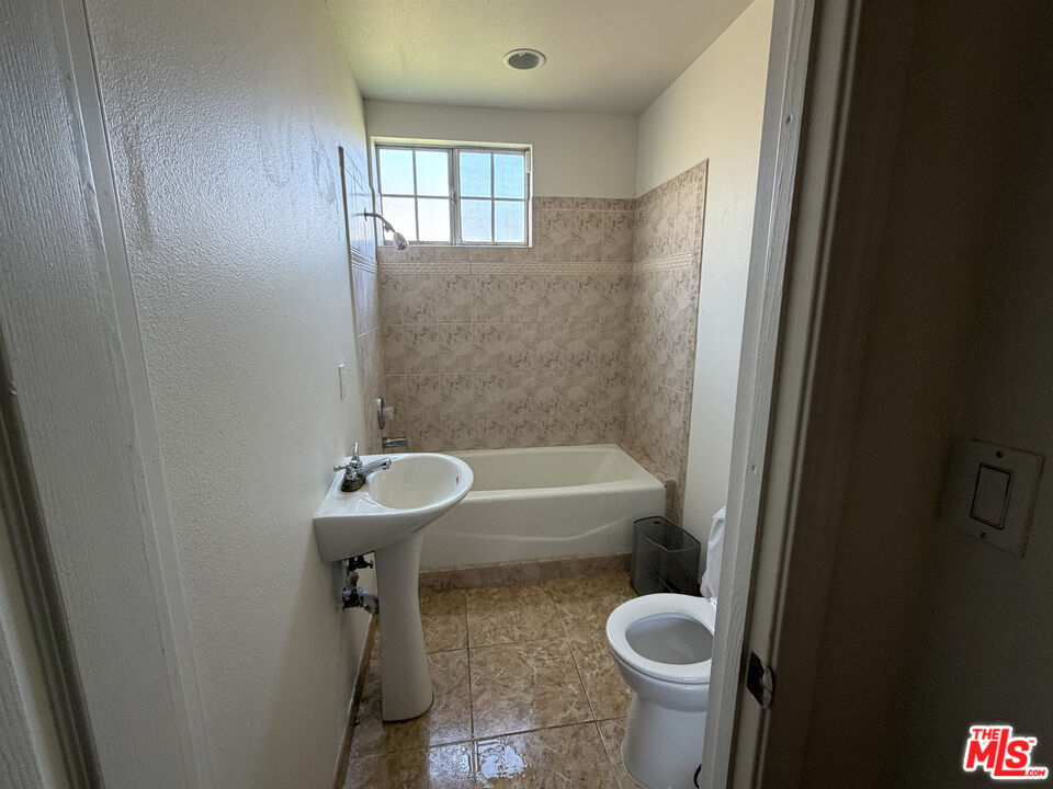 205 West Poplar Street Compton, CA 90220 - Photo 6 of 19