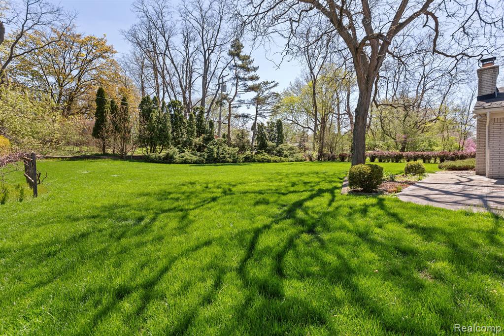 25826 Farmington Road Farmington Hills, MI 48336 - Photo 36 of 43