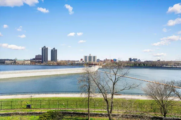 $275,000 | 3363 Sedgwick Avenue, Unit 6N | Kingsbridge Heights
