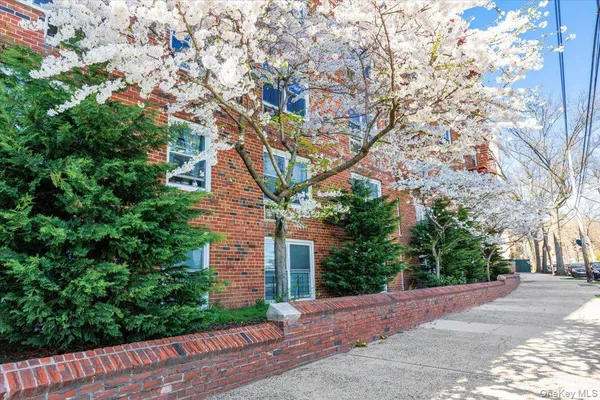 $275,000 | 3363 Sedgwick Avenue, Unit 6N | Kingsbridge Heights