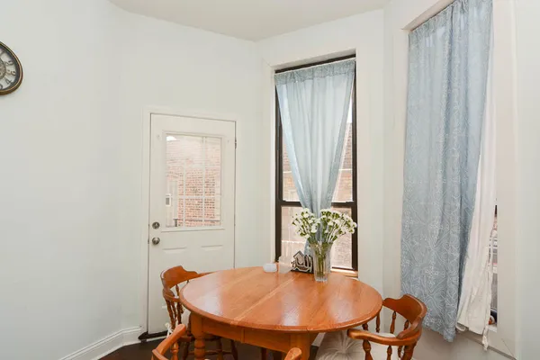 $1,695 | 2347 West 24th Place, Unit 1R, Chicago, IL 60608