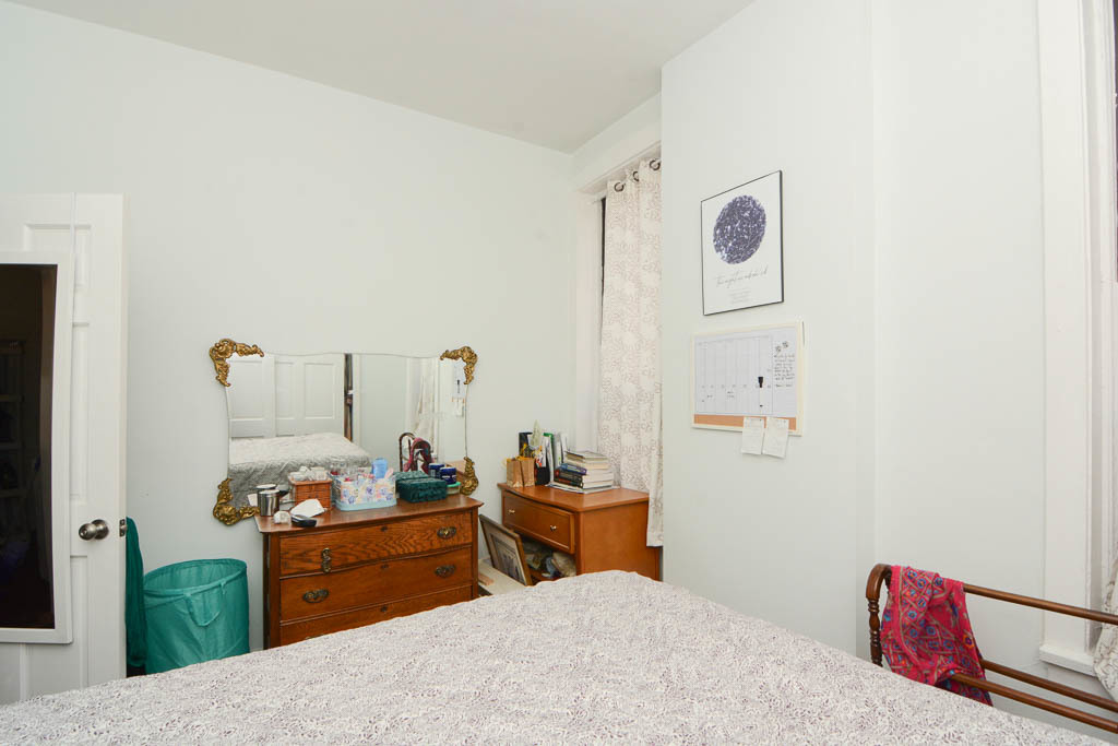 2347 West 24th Place, Unit 1R Chicago, IL 60608 - Photo 15 of 21 a bedroom with a bed and dresser