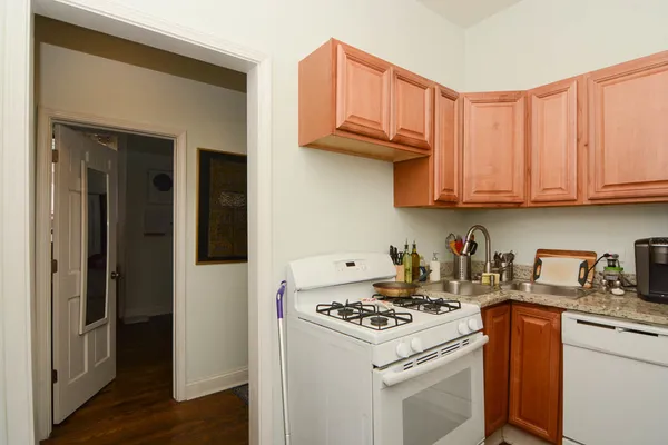 $1,695 | 2347 West 24th Place, Unit 1R, Chicago, IL 60608