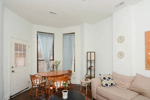 $1,695 | 2347 West 24th Place, Unit 1R, Chicago, IL 60608