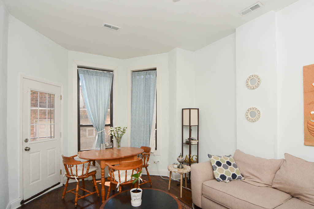 2347 West 24th Place, Unit 1R Chicago, IL 60608 - Photo 7 of 21 a living room with furniture