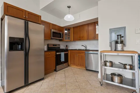 $430,000 | 300 Communipaw Avenue, Unit 13, Jersey City, NJ 07304