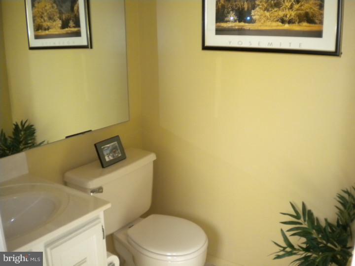 109 Farnwood Road Mount Laurel, NJ 08054 - Photo 3 of 22 Bathroom