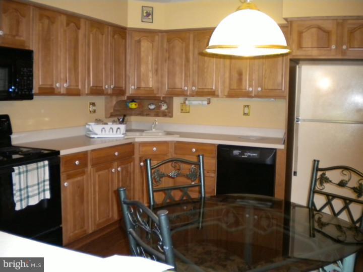 109 Farnwood Road Mount Laurel, NJ 08054 - Photo 8 of 22 Kitchen