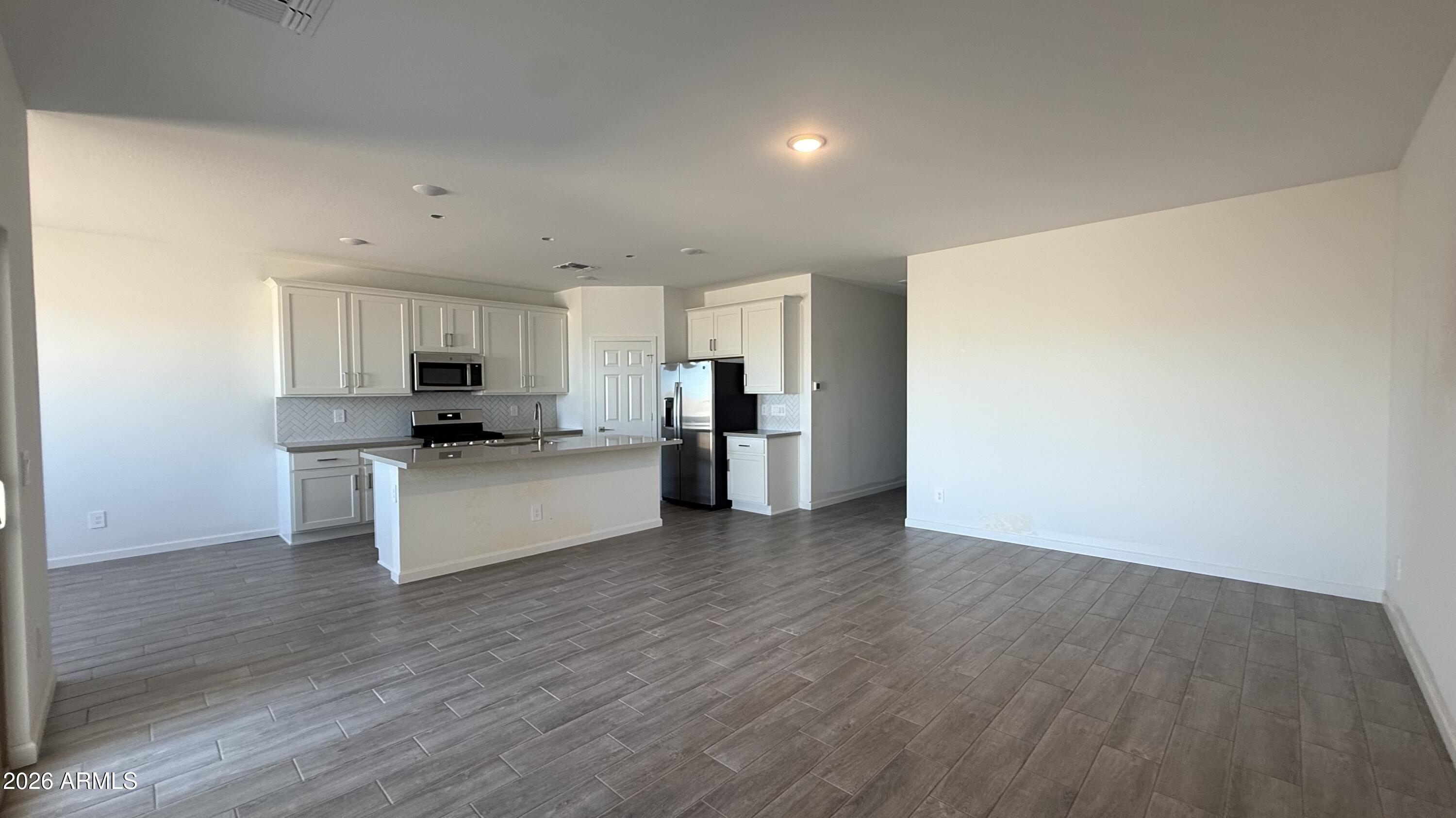 47624 West Moeller Road Maricopa, AZ 85139 - Photo 10 of 32 09 - Great Room