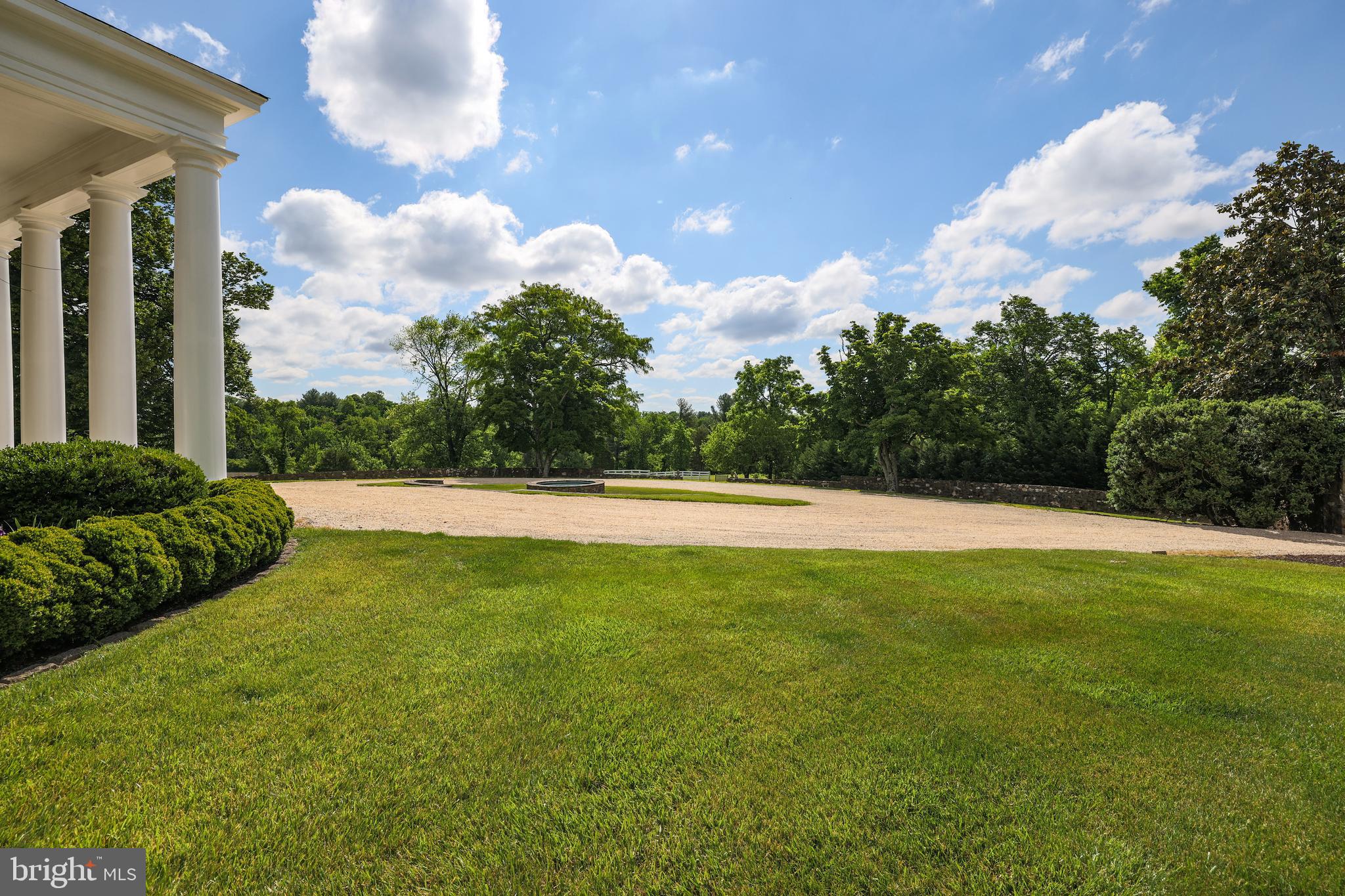 17781 Roxbury Hall Road Leesburg, VA 20175 - Photo 97 of 107 a view of a garden and basketball court