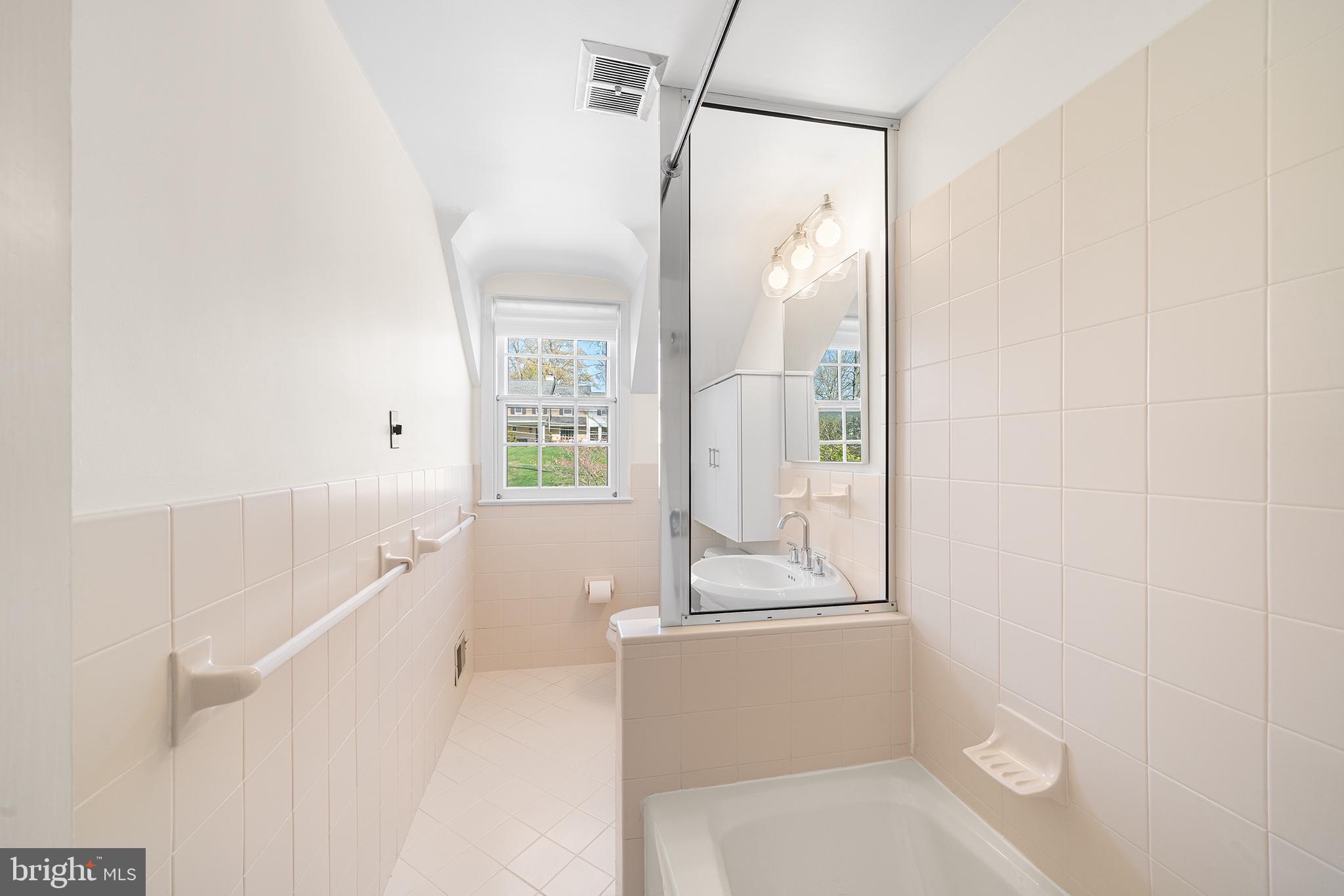 130 Colket Lane Devon, PA 19333 - Photo 23 of 34 a bathroom with a tub shower and sink