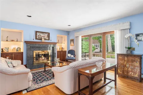 $1,145,000 | 10 Oak Hill Drive, Lincoln, RI 02865