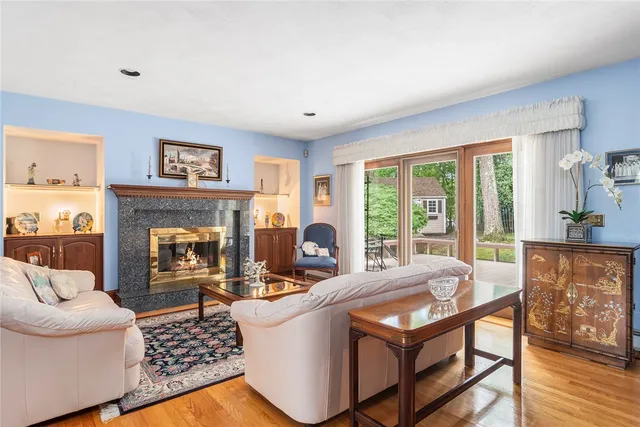 $1,145,000 | 10 Oak Hill Drive, Lincoln, RI 02865
