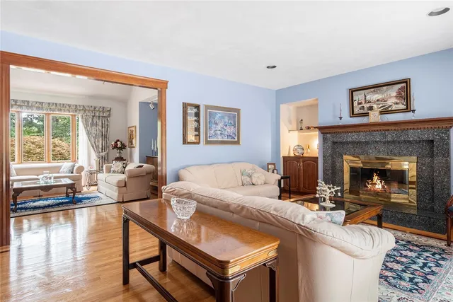 $1,145,000 | 10 Oak Hill Drive, Lincoln, RI 02865
