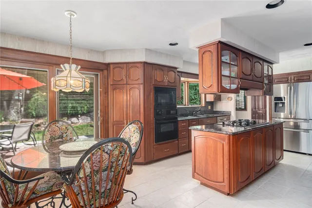 $1,145,000 | 10 Oak Hill Drive, Lincoln, RI 02865