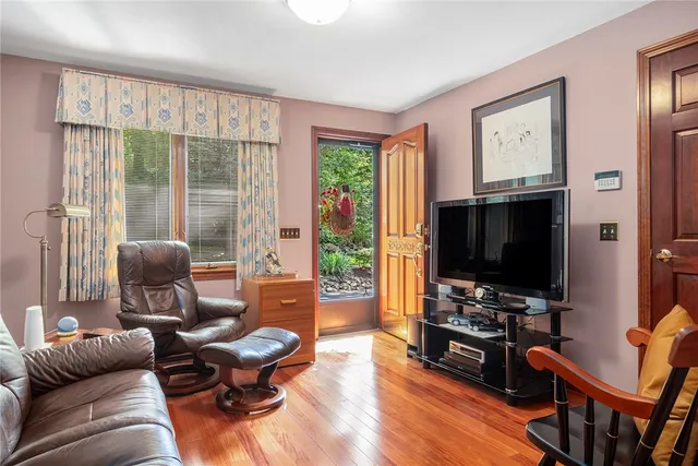 $1,145,000 | 10 Oak Hill Drive, Lincoln, RI 02865