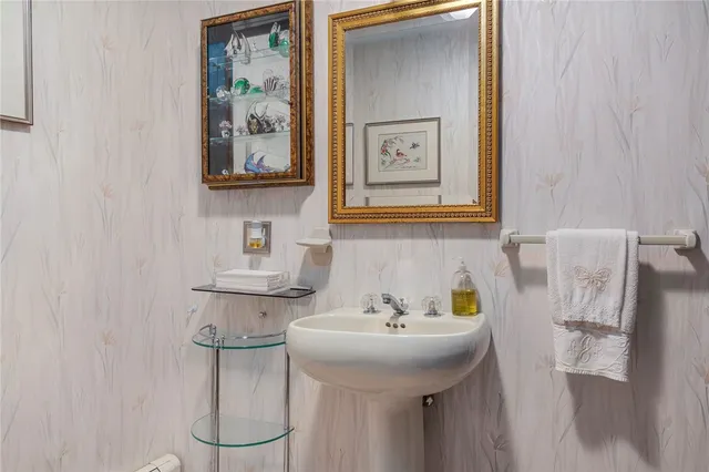 $1,145,000 | 10 Oak Hill Drive, Lincoln, RI 02865