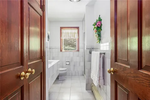 $1,145,000 | 10 Oak Hill Drive, Lincoln, RI 02865