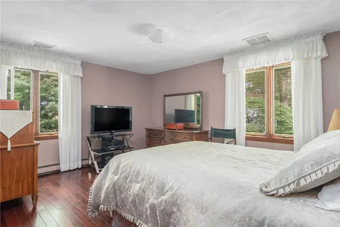 $1,145,000 | 10 Oak Hill Drive, Lincoln, RI 02865