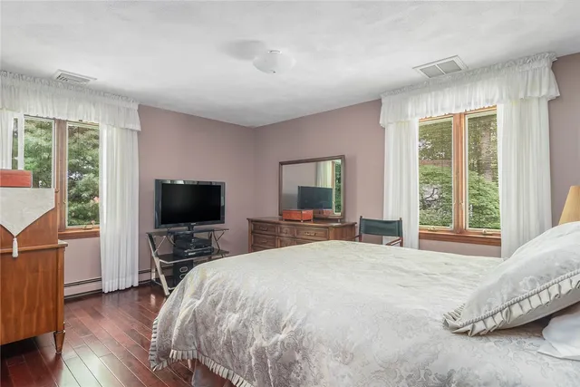 $1,145,000 | 10 Oak Hill Drive, Lincoln, RI 02865